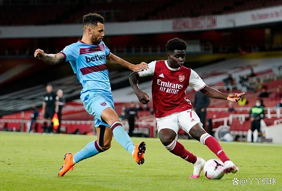 里弗斯一家近照，27岁爆发，场均26分6助锁定亿元合同